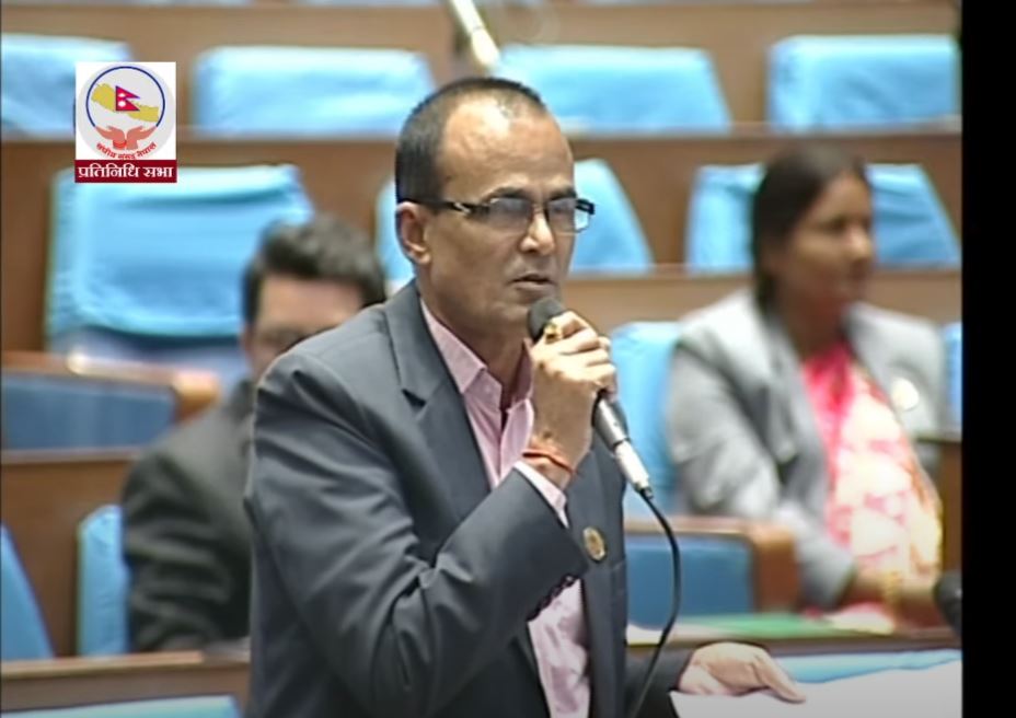 सरकारले दिवा खाजा दिएन, विद्यार्थी भोकै पर्न थालेः कांग्रेस सांसद यादव