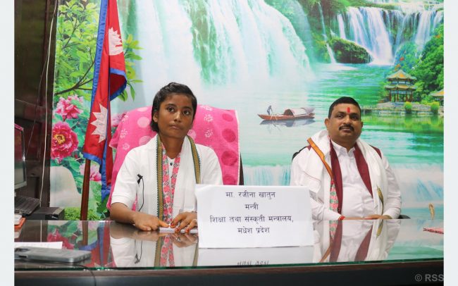 जब धनुषाकी १८ वर्षीया रजीना एकघण्टे शिक्षामन्त्री बनिन्