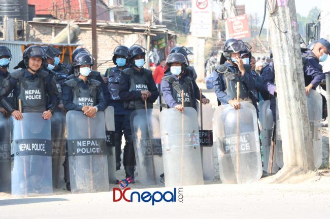 दुर्गा प्रसाईं र एमाले आमने सामने, काठमाडौंको सुरक्षा व्यवस्था कडा
