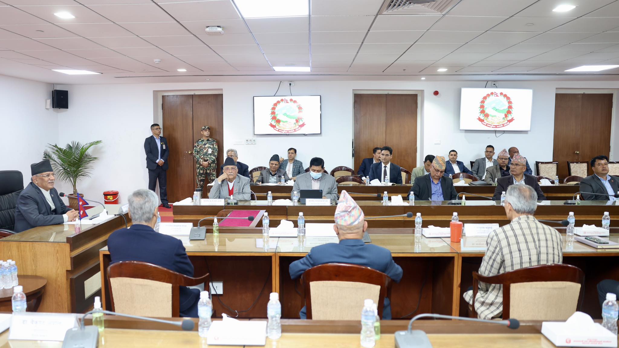 प्रमुख दलका शीर्ष नेताहरूको बैठक : गणतन्त्रको रक्षार्थ आ-आफ्नो तहबाट भूमिका खेल्ने प्रतिबद्धता