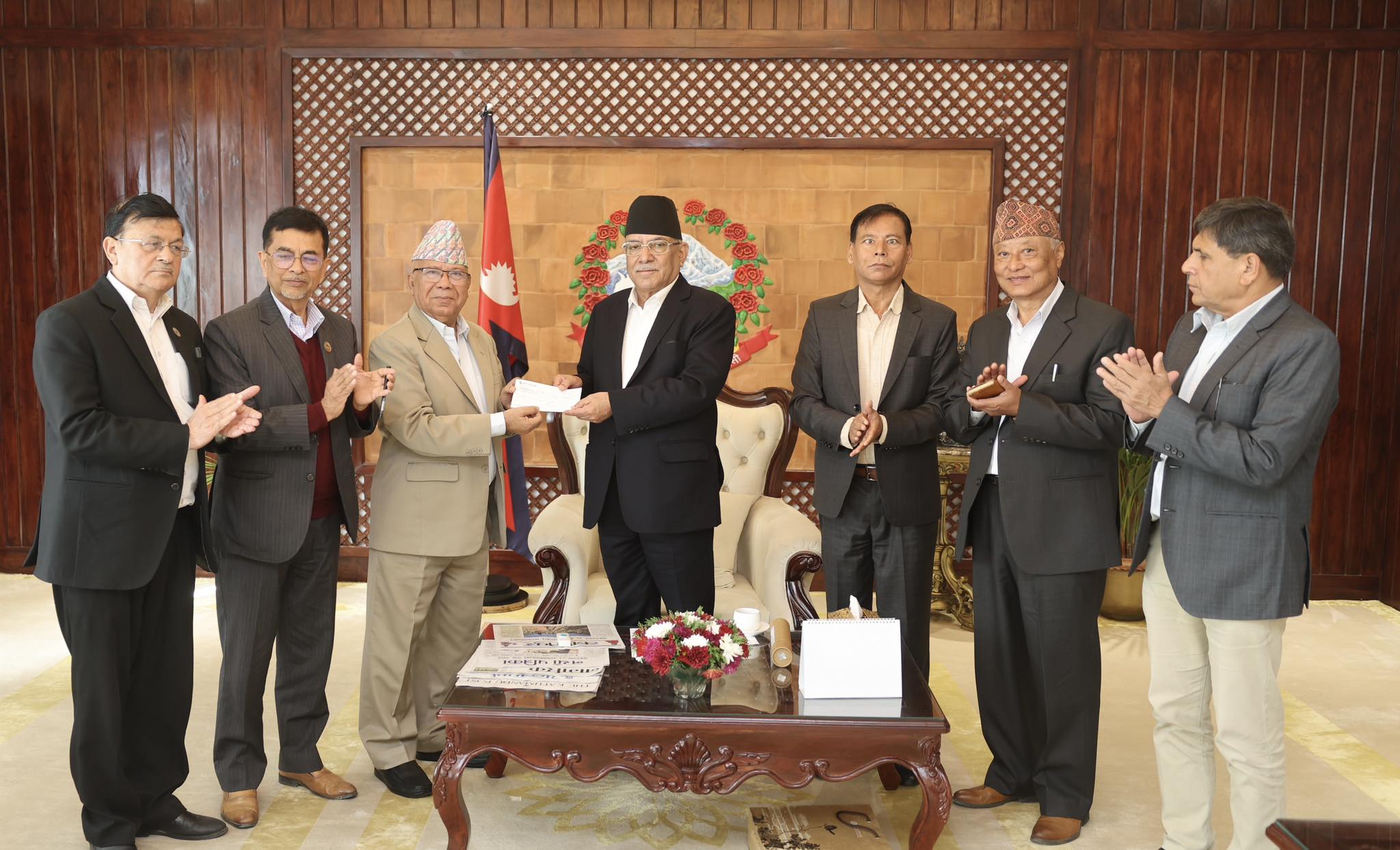 भूकम्प पीडितका लागि एकीकृत समाजवादीले गर्‍यो २५ लाख रुपैयाँ सहयोग