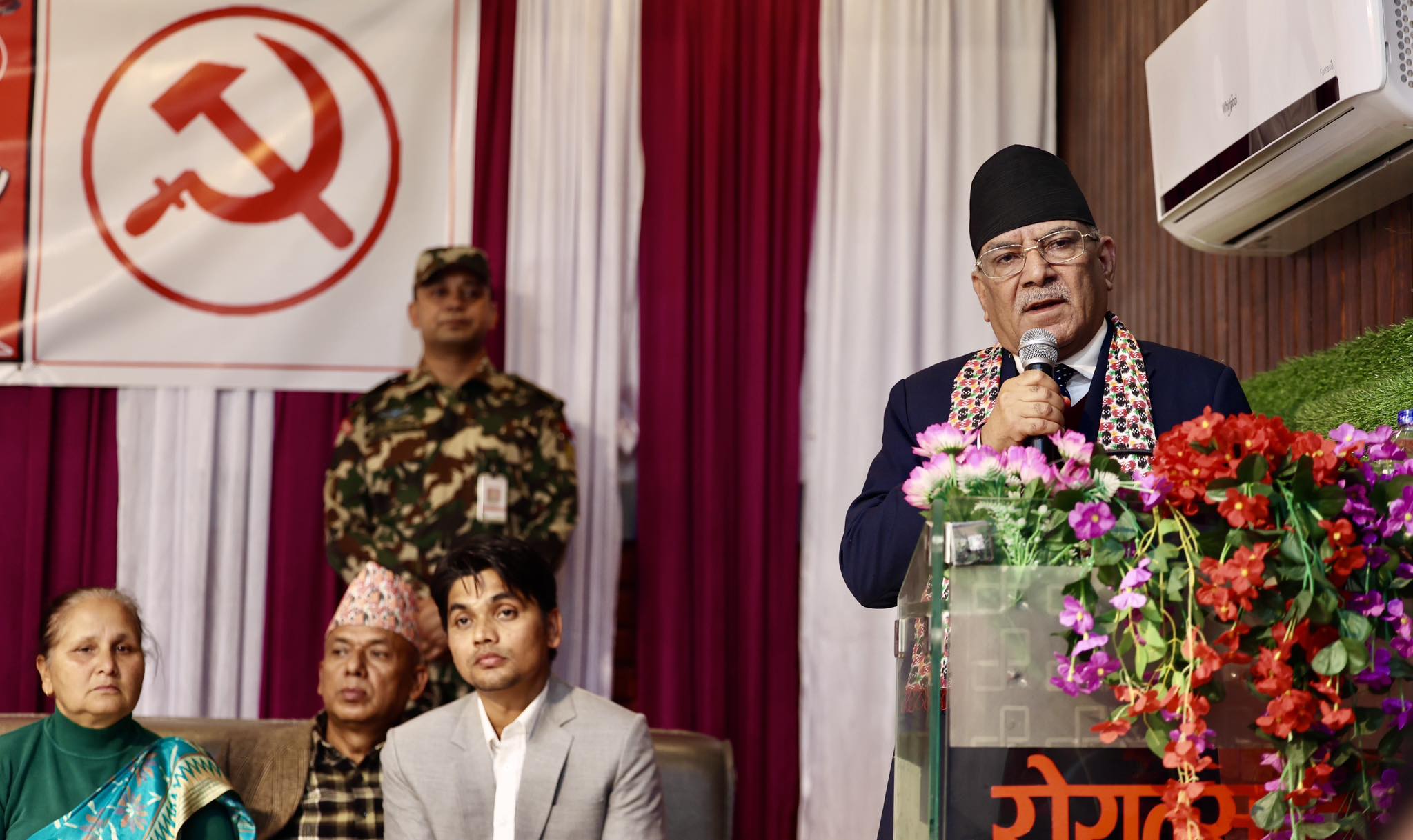 तनहुँ पुगेर प्रधानमन्त्री दाहालले भने- सामन्तको हातमा सत्ता लैजाने दुस्साहस गरिएको छ