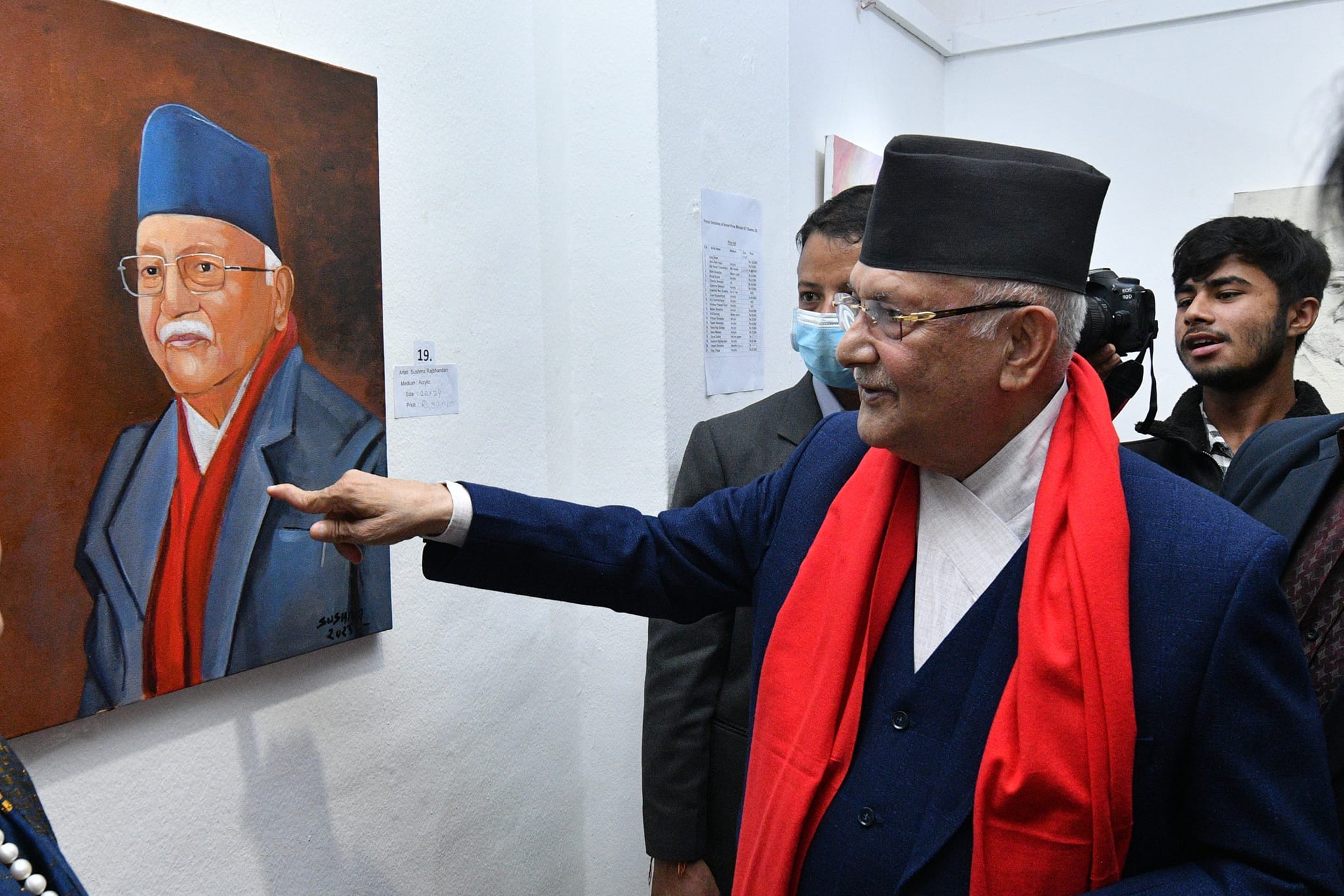 एक्काइस मुहारचित्रमा ओली