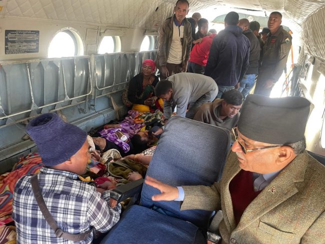 प्रधानमन्त्री दाहालले ७ जना घाइतेलाई उपचारका लागि सुर्खेत ल्याए