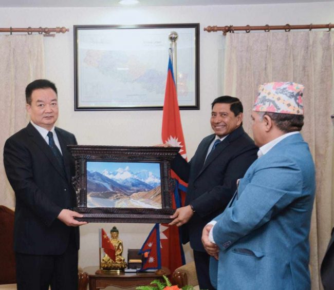 उपप्रधानमन्त्री श्रेष्ठ र चिनियाँ कम्युनिष्ट पार्टी तिब्बतका सेक्रेटरी छुङछेङबीच भेटवार्ता