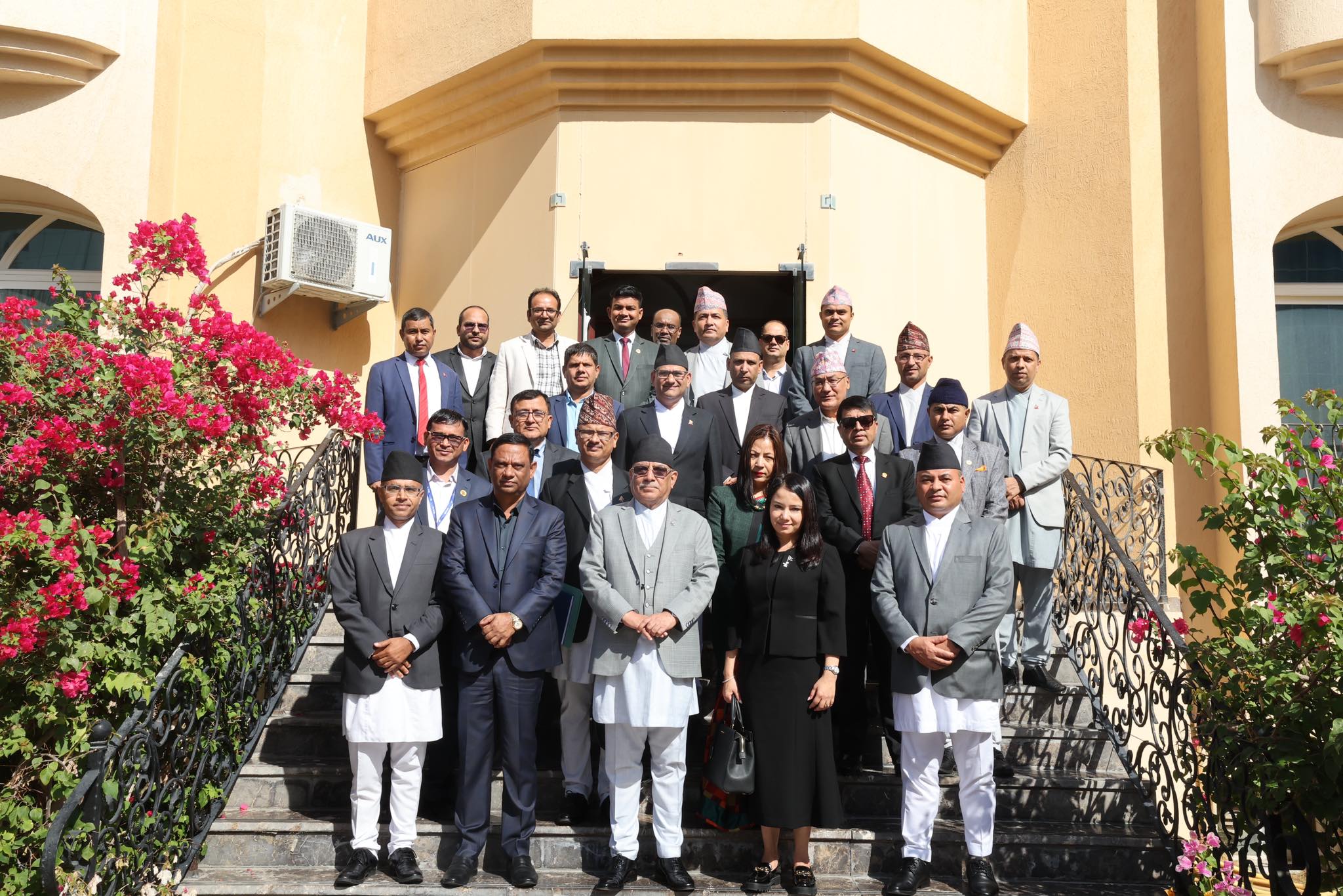 प्रधानमन्त्री दाहालले गरे अबुधावीस्थित नेपाली राजदूतावासको निरीक्षण (तस्वीरसहित)