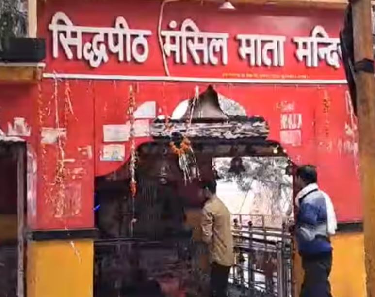 भारतमा एक युवकले आफ्नै घाटी काटेर मातालाई बलिदिए पछि…