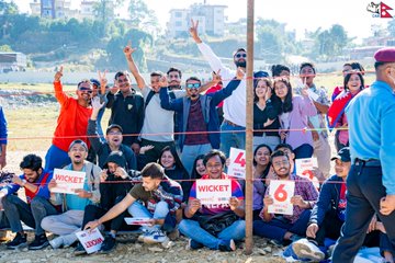 खेल सुरु एक घन्टा अगावै मुलपानी मैदान फ्यानहरू भेला (फाेटाेफिचर)