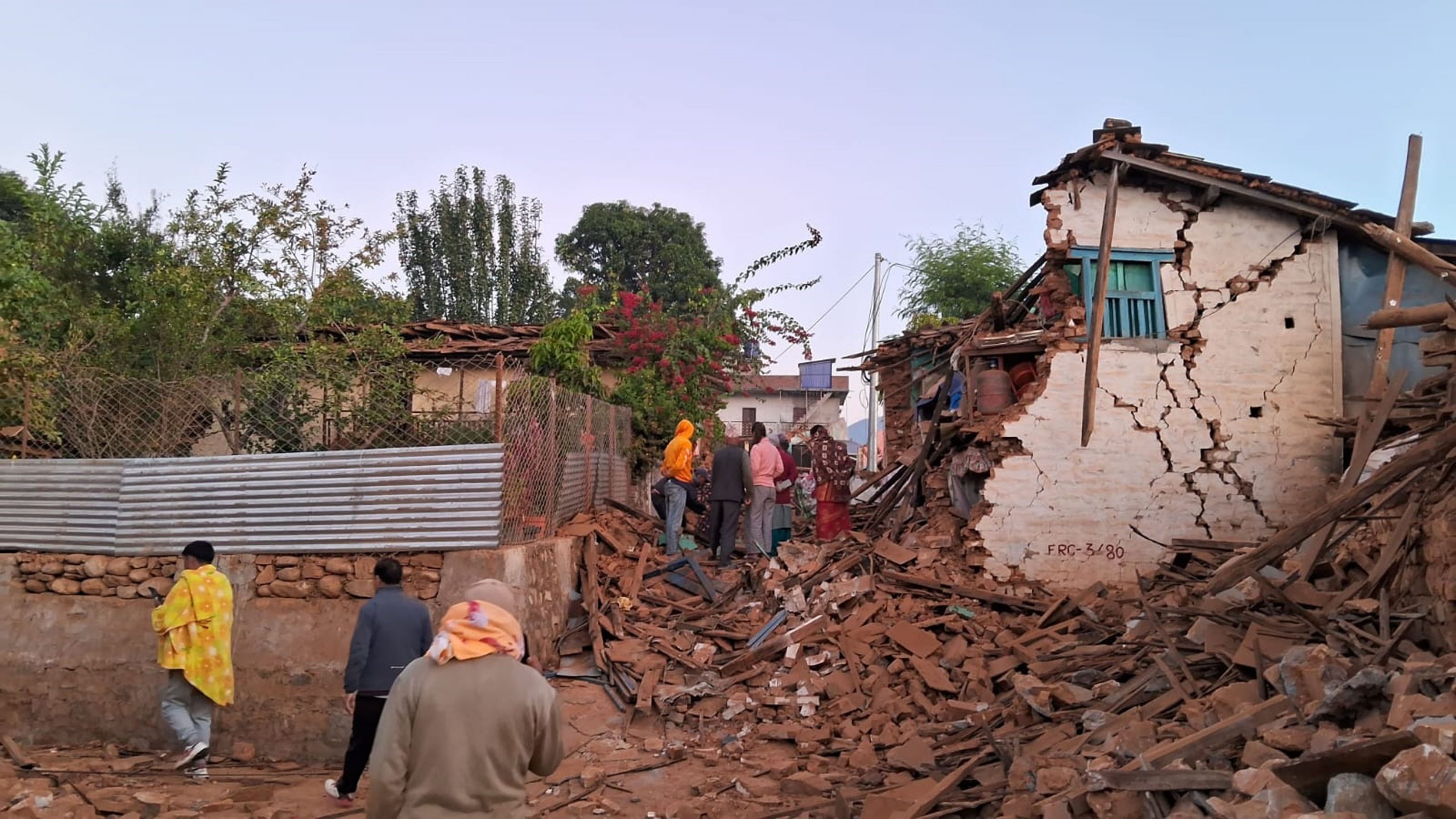 जाजरकोट भूकम्पको एक महिना : भूकम्पपीडित अझै खुला आकाशमुनि