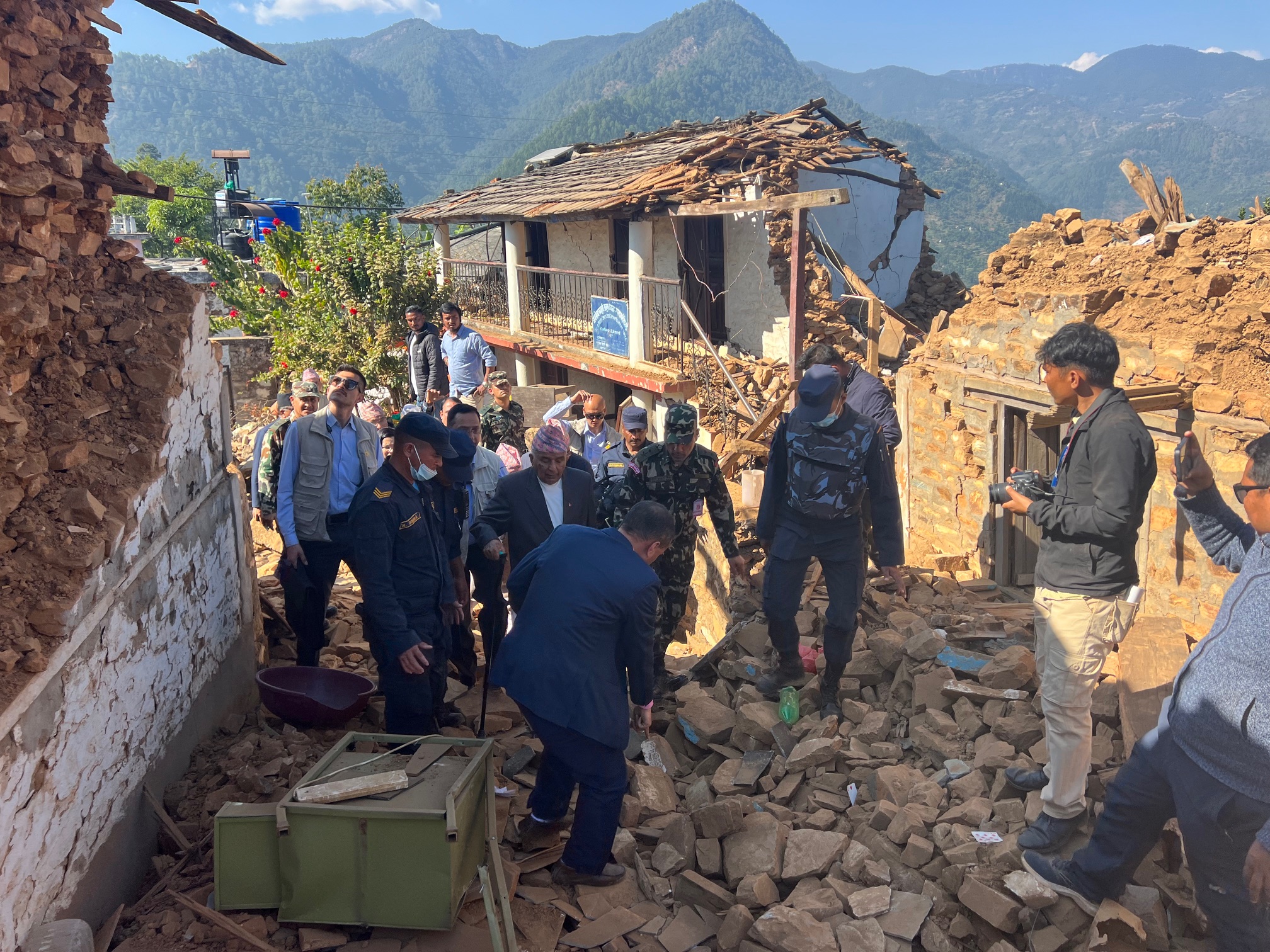 राष्ट्रपति जाँदा जाजरकाेटमा राहत सामग्री नै वितरण गर्न नपाएकाे खुलासा