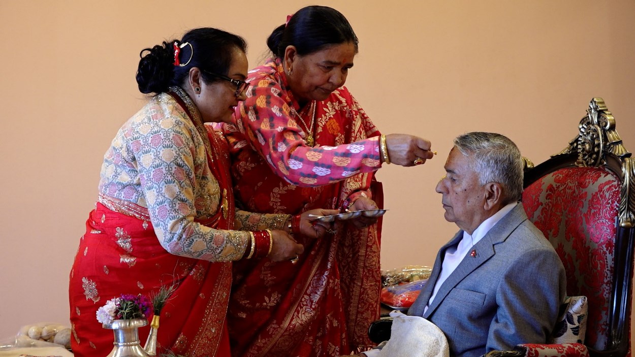 राष्ट्रपति पौडेलले बहिनीहरुबाट लगाए भाइटिका