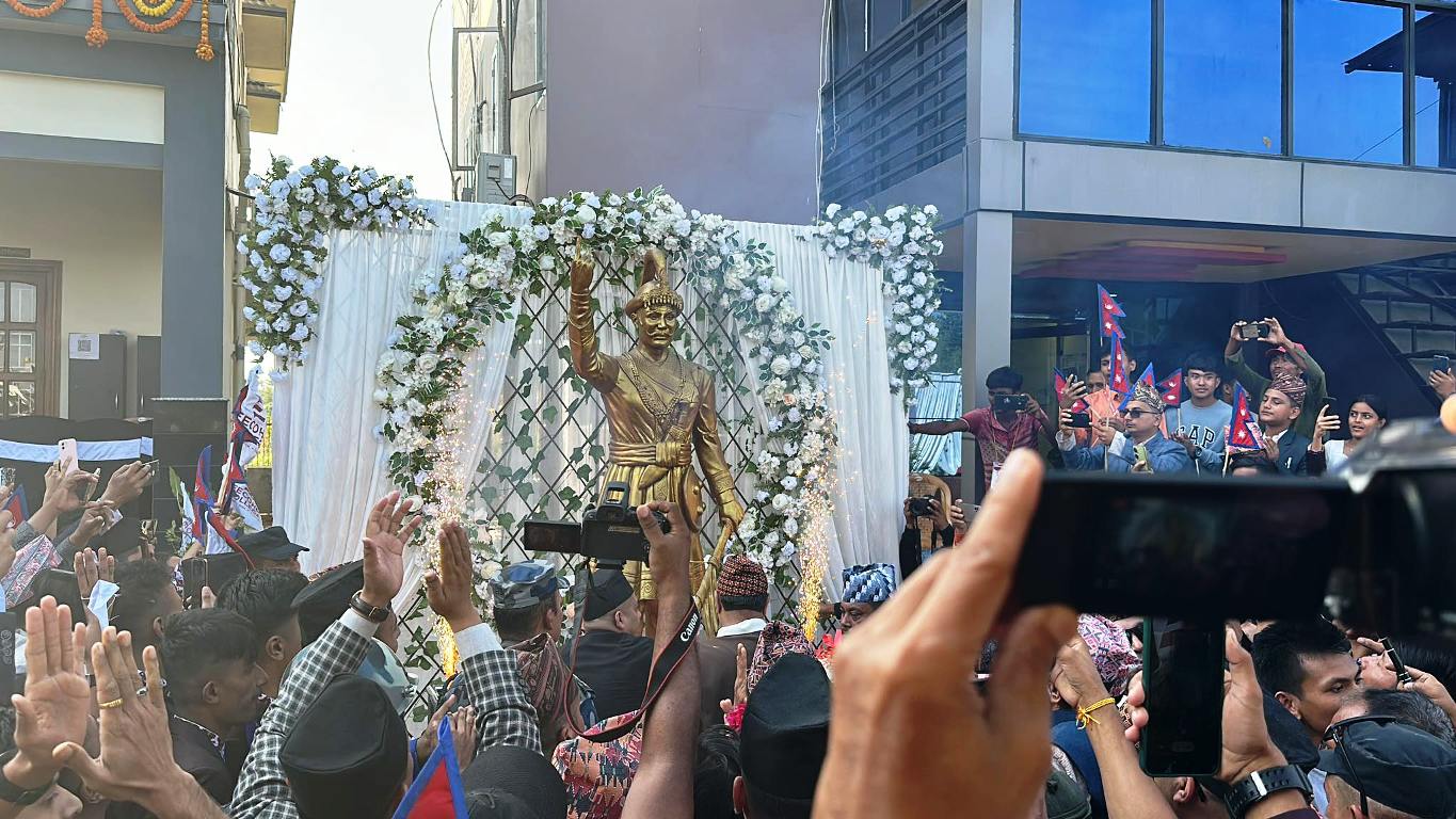 झापामा पूर्वराजाले गरे पृथ्वीनारायणको सालिक अनावरण