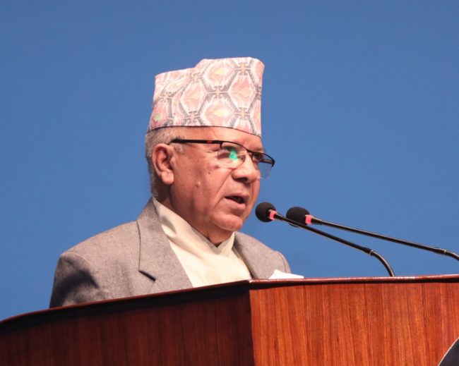 वंशको शासनलाई अगाडि सारेर देशको समस्या समाधान गर्ने कल्पना पनि नगरौं : माधव नेपाल