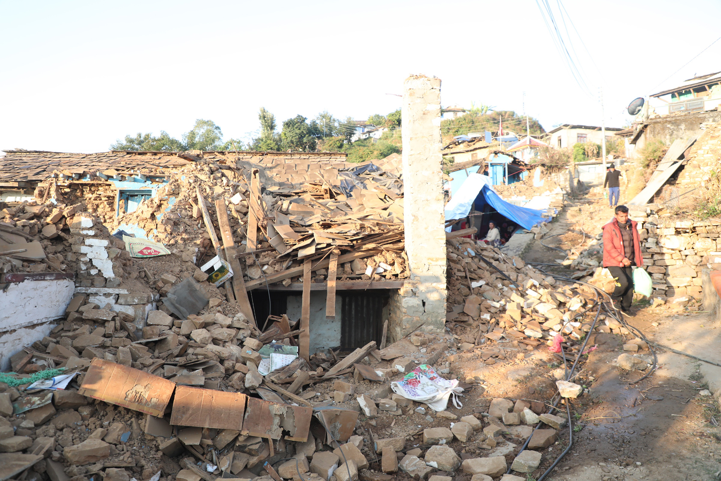 भुकम्प प्रभावितका लागि अस्थायी आवासको पहिलो किस्ता निकासा, कुन जिल्लामा कति ?