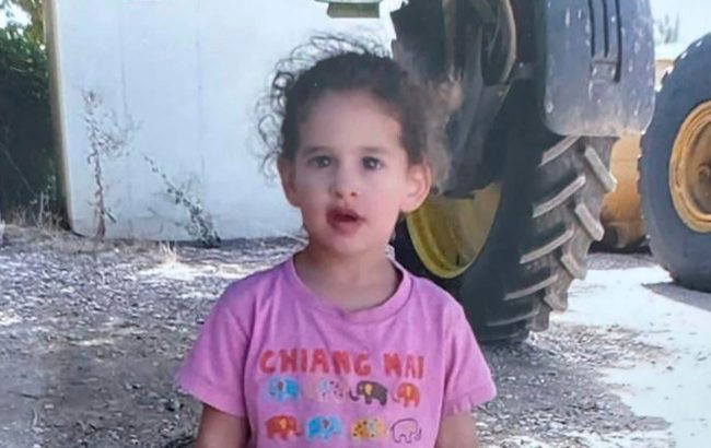 हमासले आमाबाबु मारिदिएपछि बन्धक बनाएकी ४ वर्षकी अनाथ बालिका छुटिन्