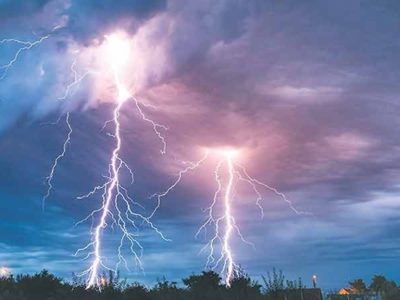 चट्याङ लागेर तीन जना घाइते