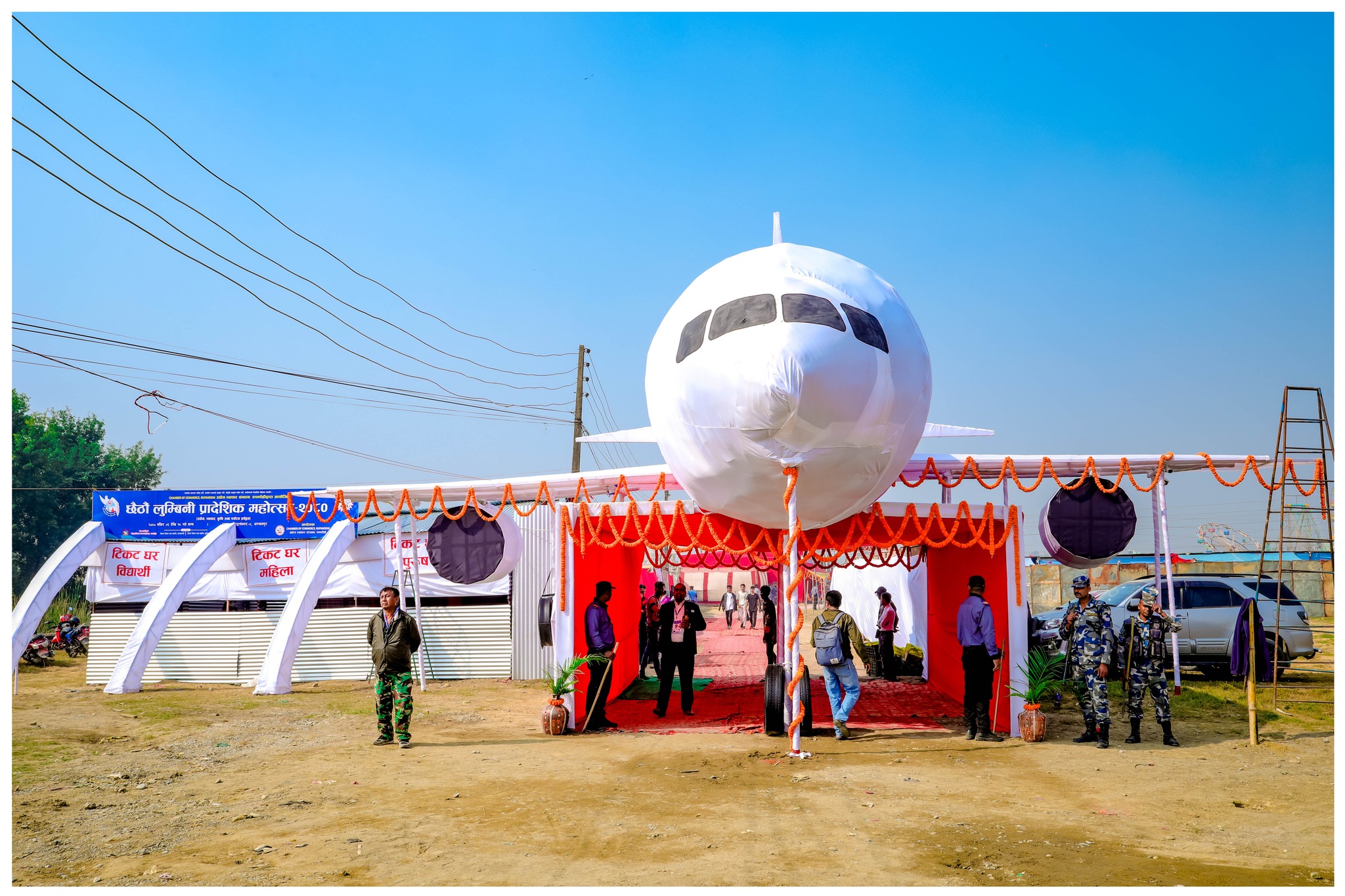 गौतमबुद्ध अन्तर्राष्ट्रिय विमानस्थल पूर्णरुपमा सञ्चालन नभएपछि जहाजको डेमो बनाएर विरोध