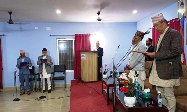 कोशीमा सरकार विस्तार, माओवादी र एसका एक/एक मन्त्रीले लिए शपथ