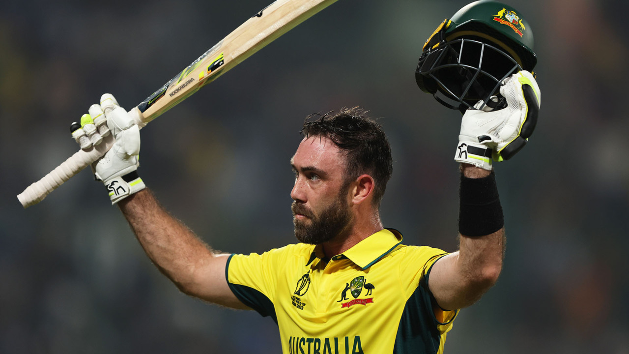 विश्वकप : ४० बलमा शतक प्रहार गर्ने म्याक्सवेल घाइते, इंग्ल्याण्डविरुद्ध नखेल्ने