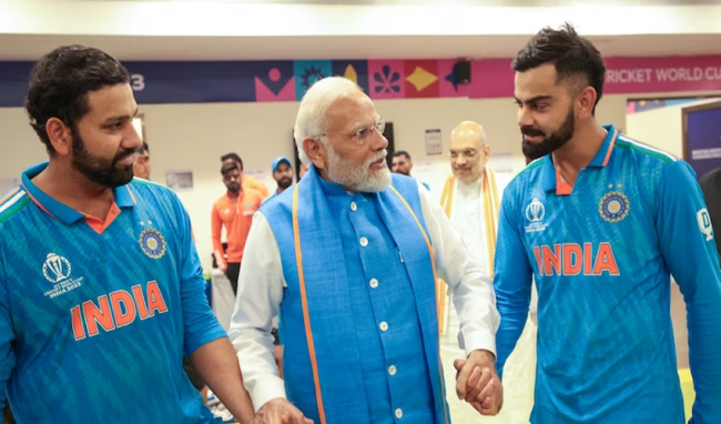 भारतका प्रधानमन्त्री भारतीय टोलीको ड्रेसिङ रुममा जाँदा किन उठ्यो प्रश्न ? किन आलोचना भइरहेछ ?