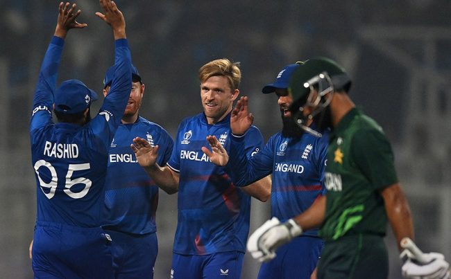 पाकिस्तानमाथि इङ्ल्याण्डको ९३ रनको जित