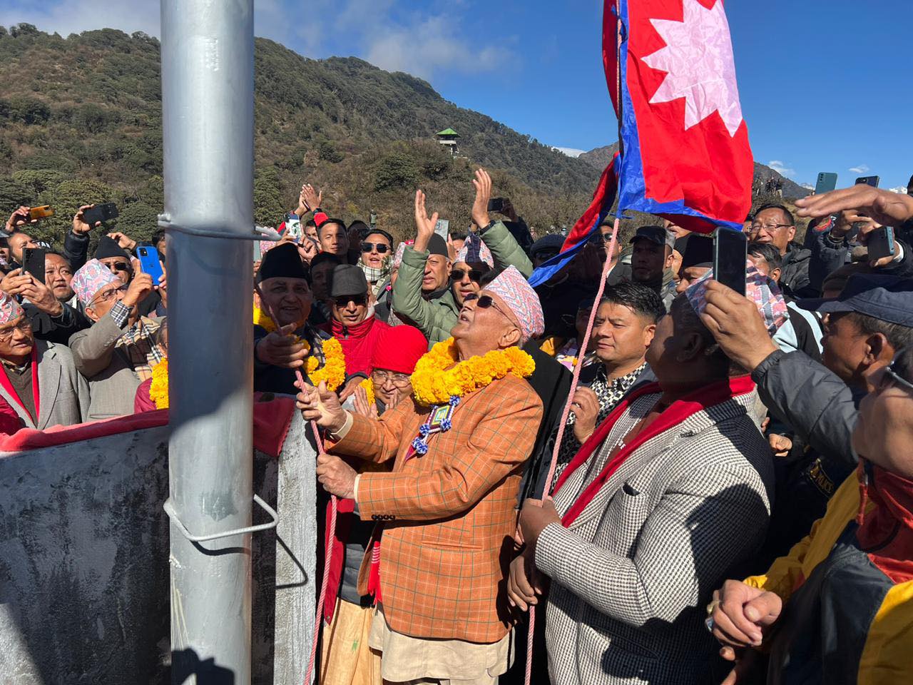 एमालेको ‘संकल्प यात्रा’ चिवाभञ्ज्याङ पुगेर समापन (तस्वीरहरू)