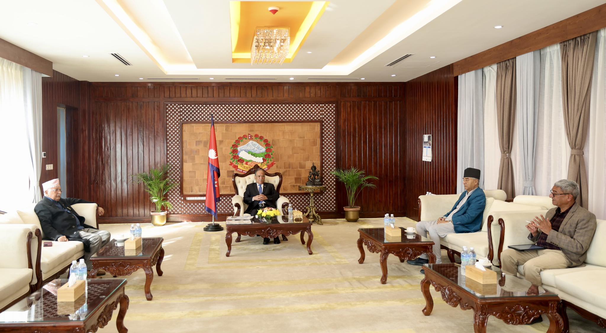 बालुवाटारमा शीर्ष नेताको बैठक जारी