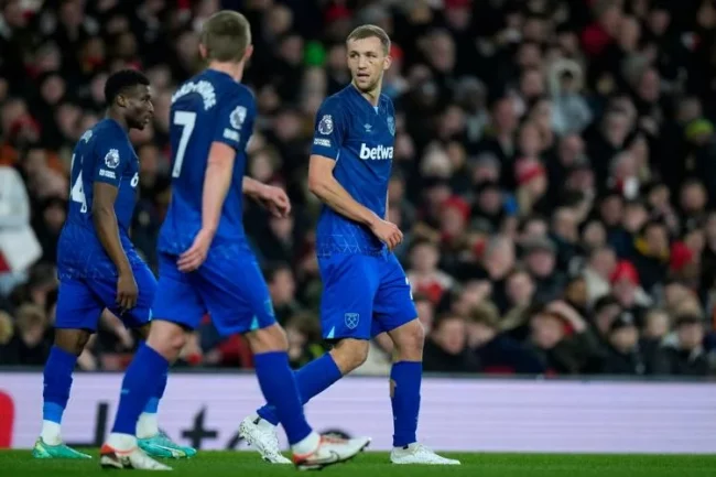 वेस्ट ह्यामसँग आर्सनल २-० ले पराजित