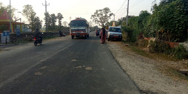 हुलाकी राजमार्ग धनुषा खण्डः पुल निर्माणमा ढिलाइ