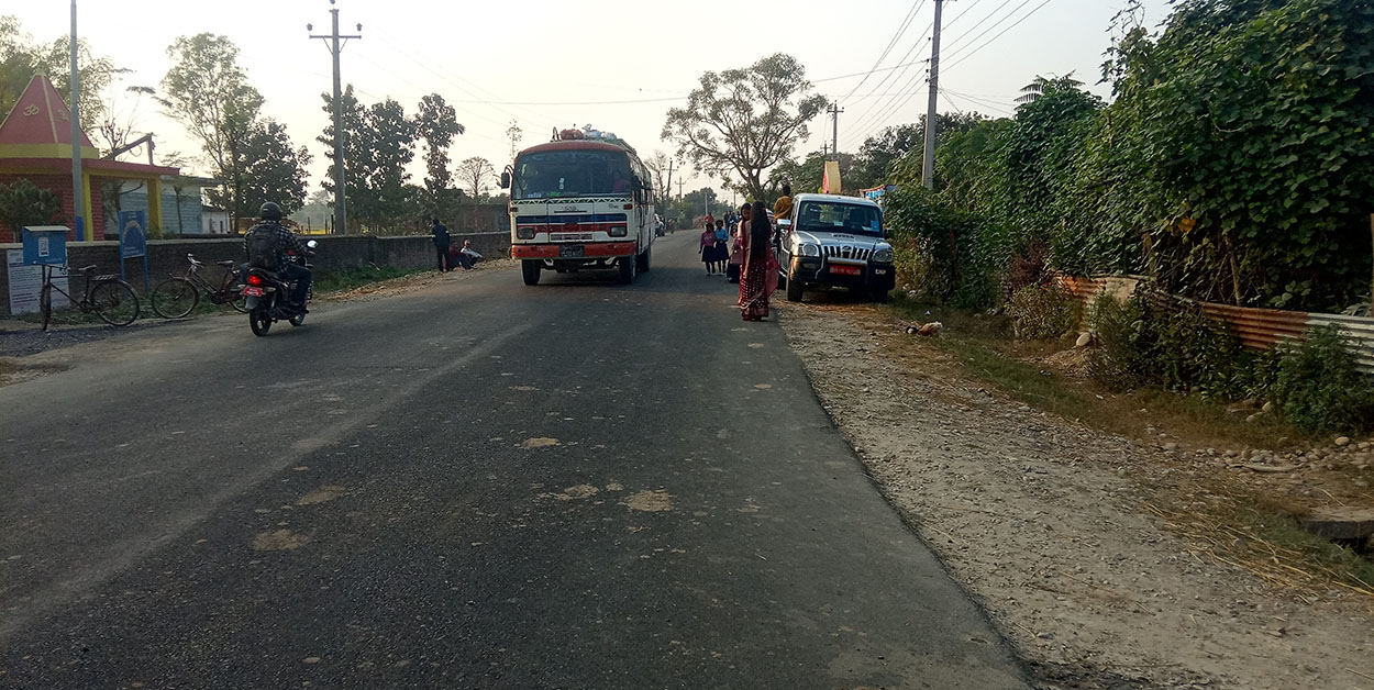 हुलाकी राजमार्ग धनुषा खण्डः पुल निर्माणमा ढिलाइ