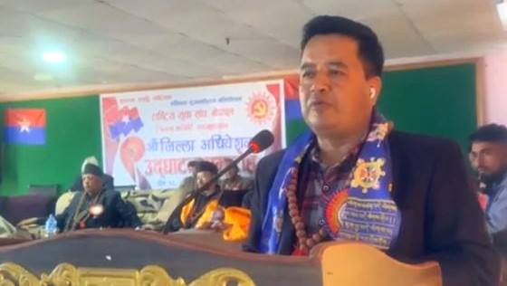 प्रचण्डको आडमा एमालेलाई आक्रमण गर्नेहरू आज उनैमाथि आक्रमण गर्न लागेका छन् : महेश बस्नेत