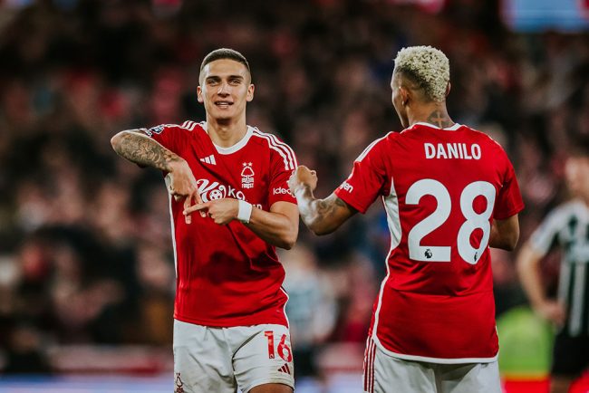 नोट्टीङ्घमले म्यानचेस्टर युनाइटेडलाई २-१ ले हरायो