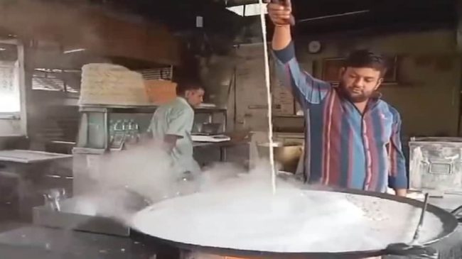 यहाँ ७५ वर्षदेखि एक पटक पनि ननिभेर लगातार चुलो बलिरहेको छ