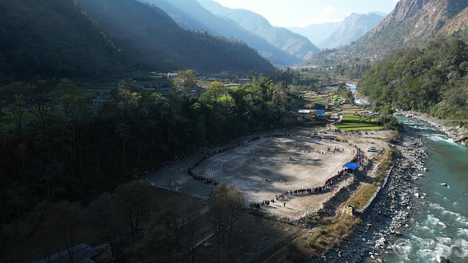 म्याग्दी नदीको बगरलाई खेलमैदानमा परिणत