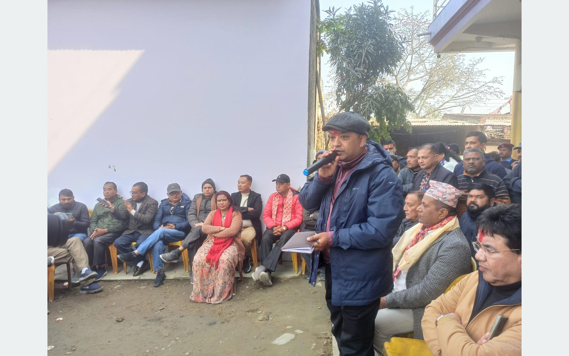 ‘समुदायमा कांग्रेस’अभियान : जनताका गुनासा सुन्दै महामन्त्री थापा