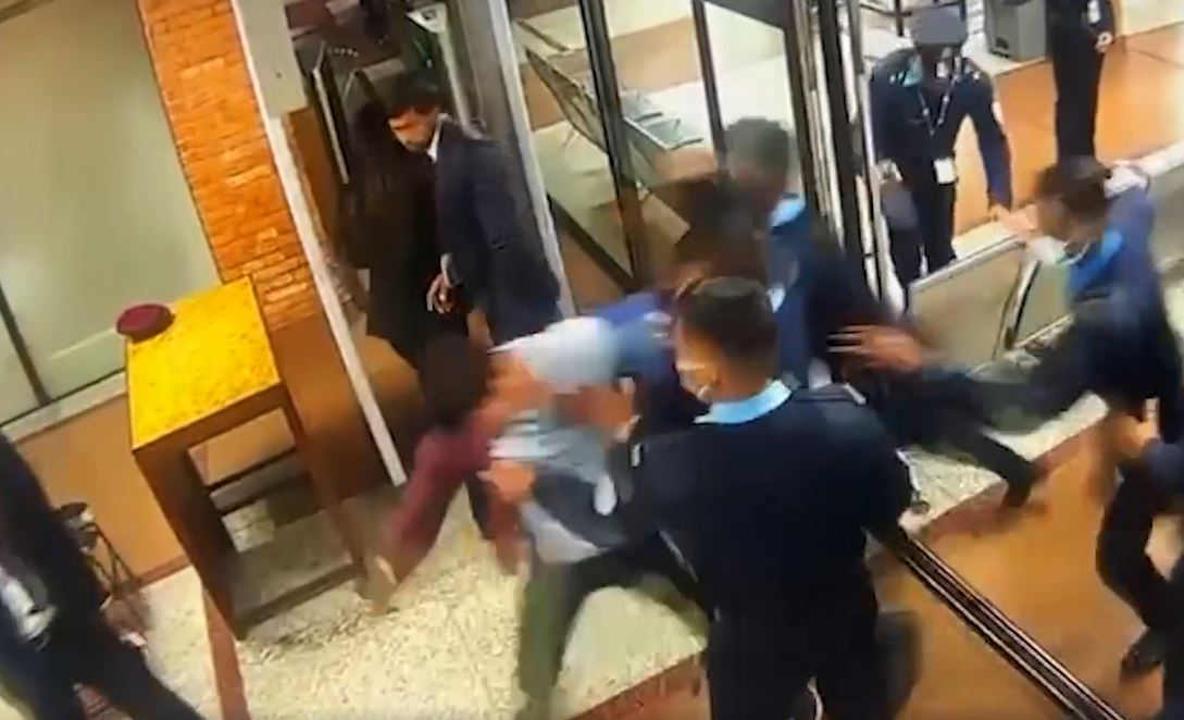 त्रिभुवन विमानस्थलमा कर्मचारी कुटपिट गर्ने प्रहरीको ड्युटी परिवर्तन