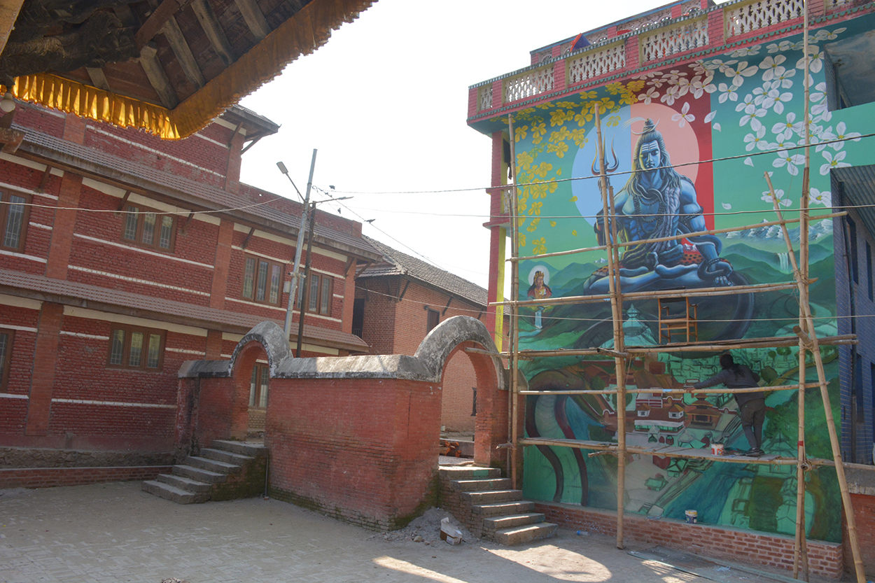 पनौती त्रिवेणीघाटमा मकर मेला झल्किने कलाकृति तयार हुँदै