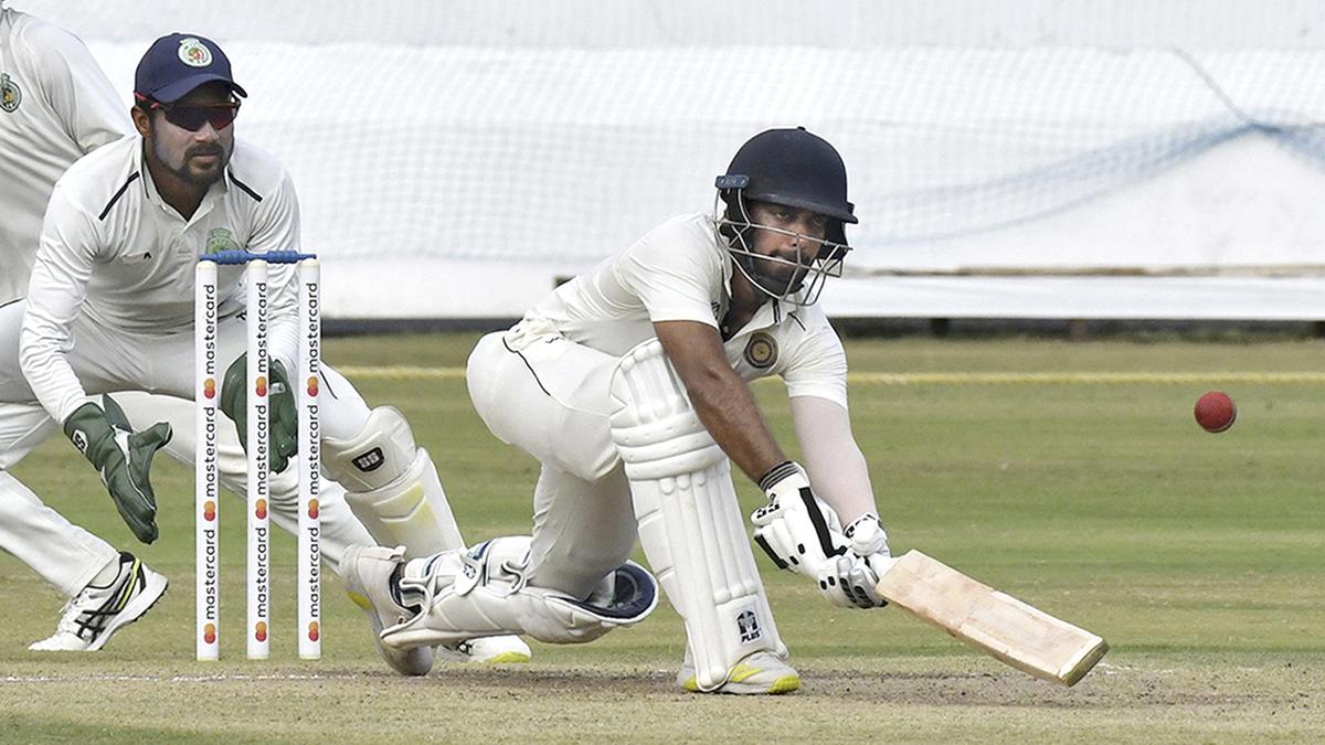 प्रथम श्रेणी क्रिकेटमा सबैभन्दा छिटो तेहरो शतकको कीर्तिमान