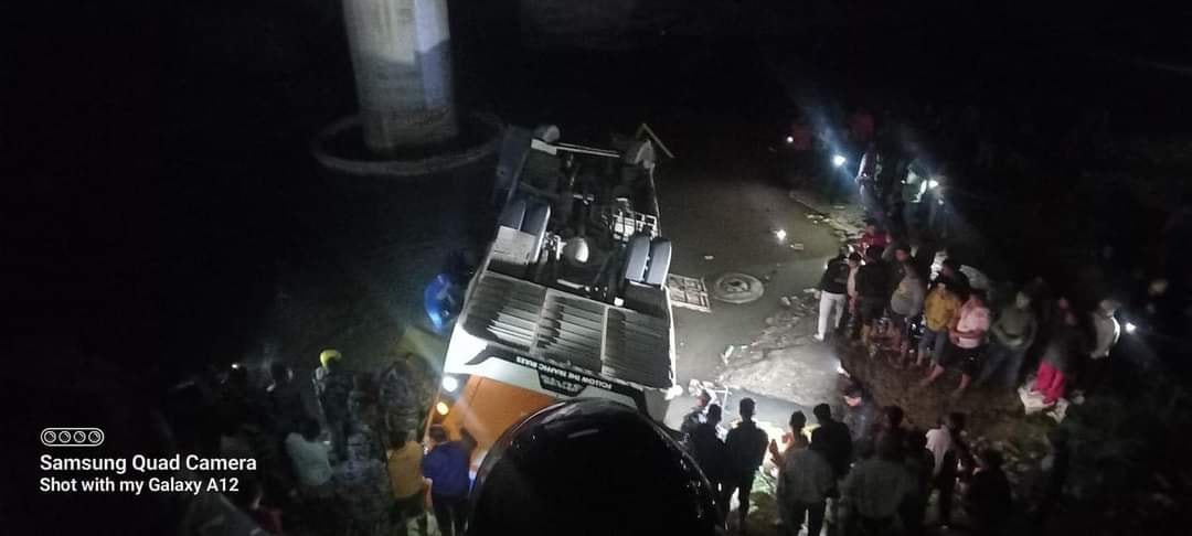 राप्ती नदीमा बस दुर्घटना अपडेट : ५ जनाको मृत्यु