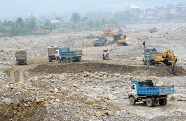 नदीजन्य पदार्थको चोरी निकासी रोक्न प्रहरी परिचालन