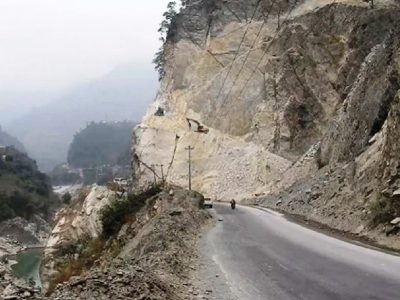 नारायणगढ-मुग्लिन सडकका ४३ ठाउँ पहिरोको जोखिममा