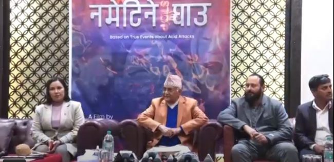 चलचित्र ‘नमेटिने घाउ’मा एमाले अध्यक्ष ओलीले अभिनय गर्दै