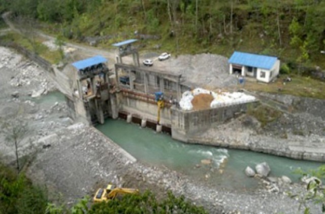 चुकेनी विद्युत आयोजनाः अठार महिनामा सकिनुपर्ने काम चार वर्षमा पनि सम्पन्न भएन