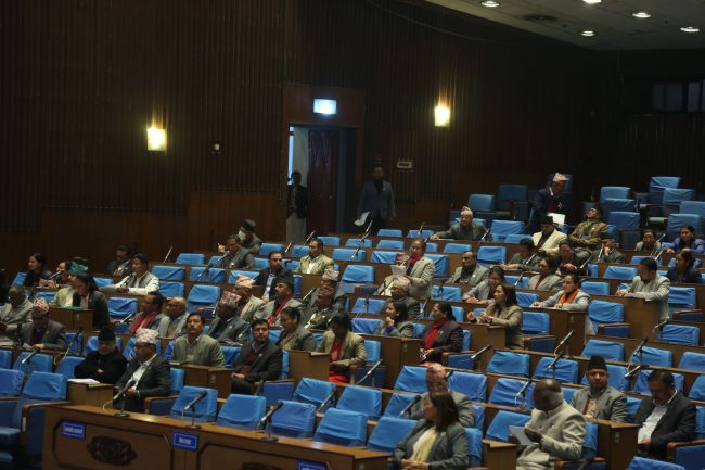 सांसदले उठाएका प्रश्नको जवाफ प्रधानमन्त्रीले नदिएपछि एमालेको आपत्ति