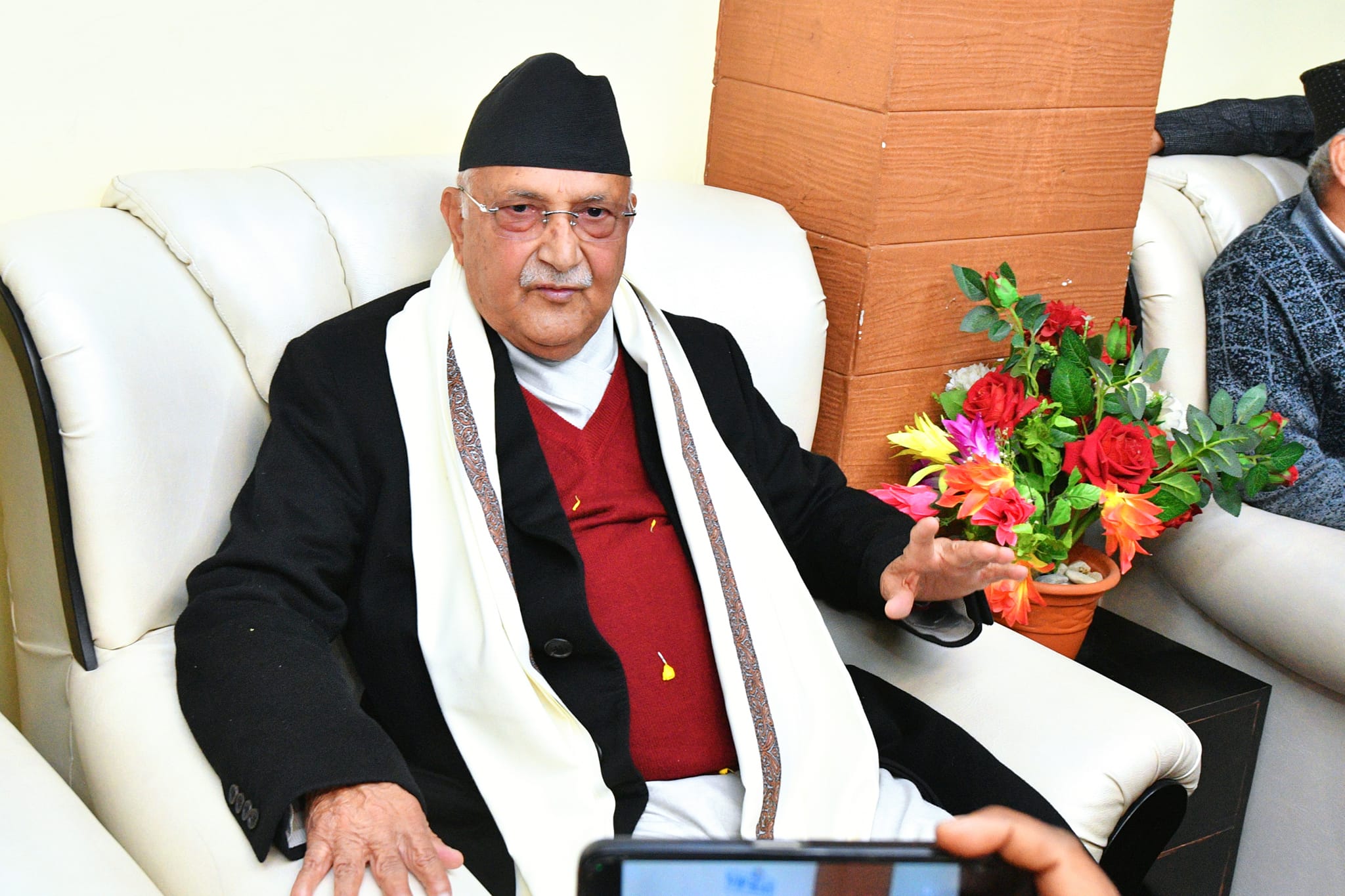 प्रहरीलाई प्रदेशको अधिनमा राख्ने विषय अनुचित : ओली