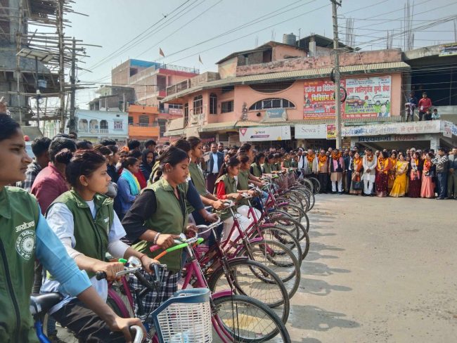 महिला साइकल दौड प्रतियोगितामा चंचलाकुमारी प्रथम