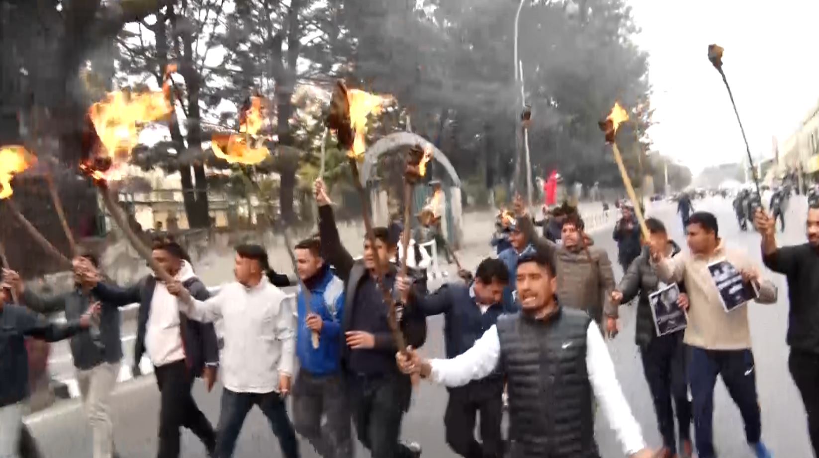 यातायात मन्त्री ज्वालाको राजीनामा माग्दै अनेरास्ववियुको मसाल जुलुस