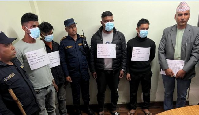 तरुणदलका नेतामाथि गोली प्रहार गर्ने चार जनालाई प्रहरीले गर्‍यो सार्वजनिक