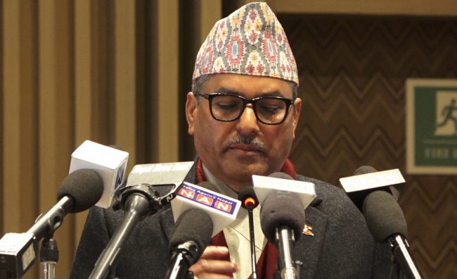 राष्ट्र बैंकले बैंकिङ क्षेत्र ढल्न दिँदैन : गभर्नर अधिकारी