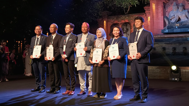 महासचिव चन्द ‘अन्धोपन निवारणमा उत्कृष्ट सेवा पुरस्कार’द्वारा सम्मानित